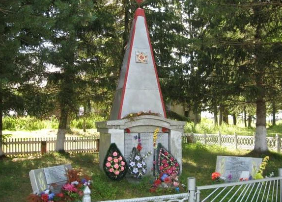 Обелиск воинам-землякам, погибшим в годы Великой Отечественной войны.
